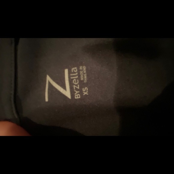 A grey sweatshirt - Picture 2 of 3